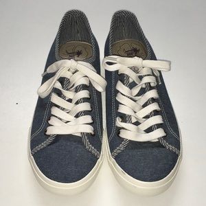 Canvas sneakers
